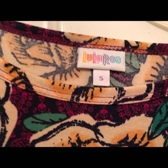 LuLaRoe Irma,SM/yellow roses/pattern burg back/new - Picture 4 of 6